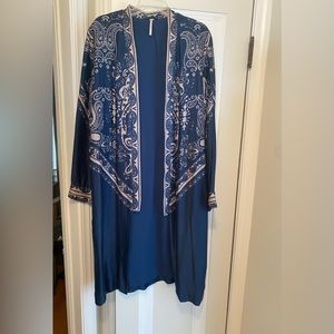 Free people Sz Large Satin Bandanna Print Robe/Duster/Kimono